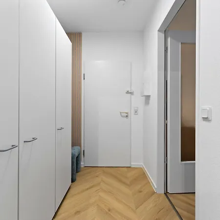 Cozy Living In - Free Parking - Balcony *